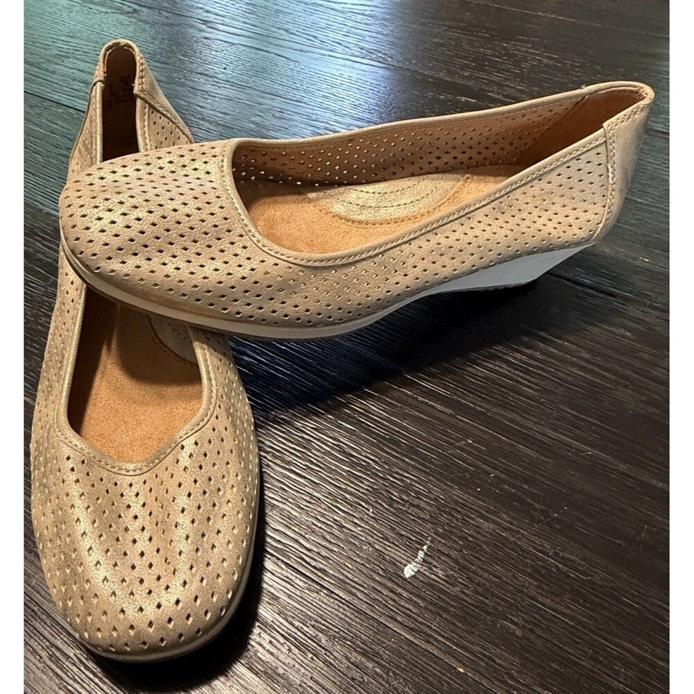 Naturalizer Betina 2 Gold Perforated Wedge Slip On Shoes Size 8 M Comfort